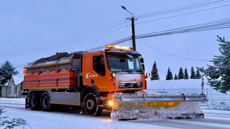Utilaje în acțiune pentru deszăpezirea drumurilor județene