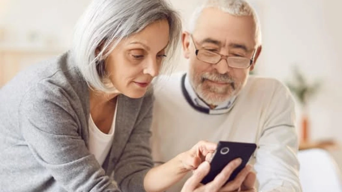 Digitális kompetenciák 120 idős személy számára