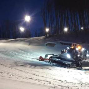 Maşină de bătut zăpada pentru pârtia de schi Luna Șes