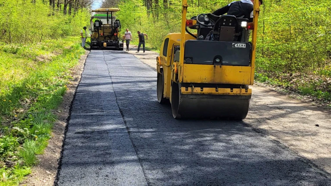 Au început lucrările de întreținere a drumurilor județene
