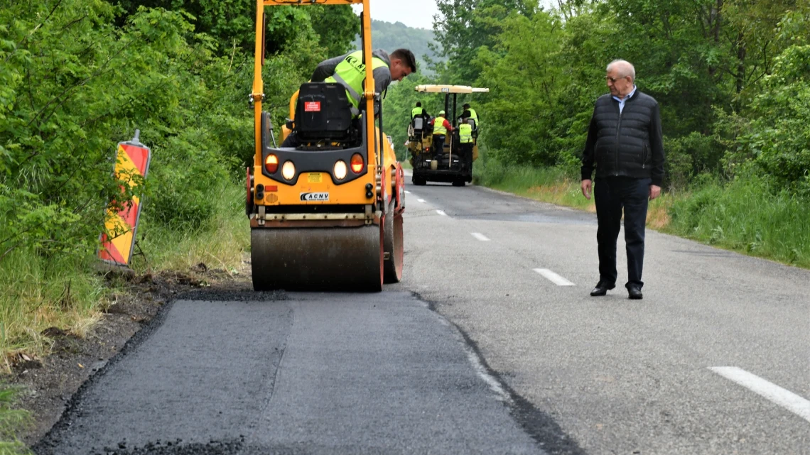 Continuăm lucrările de întreținere a drumurilor județene!