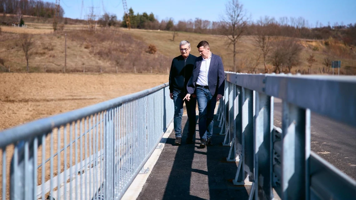 Lucrările la podul peste Valea Bârsăului s-au încheiat