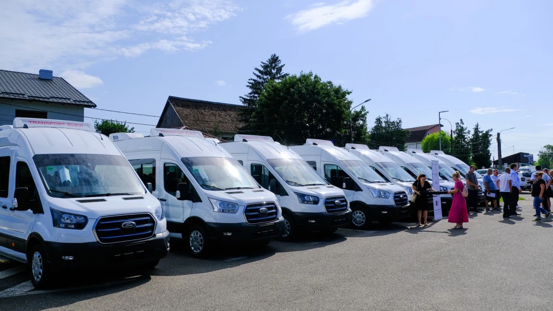 Au fost livrate 8 noi microbuze electrice pentru elevi