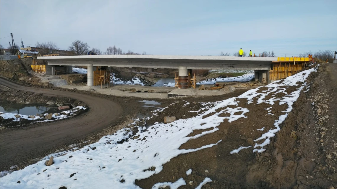 Haladunk a Kraszna folyó feletti híd felújítási munkálataival