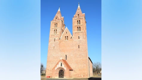 A történelem és az építészet szerelmesei által nagyra becsült ákosi református templom