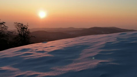 Rucsacul și marcajul 3.  Muntele Mic-Mike.