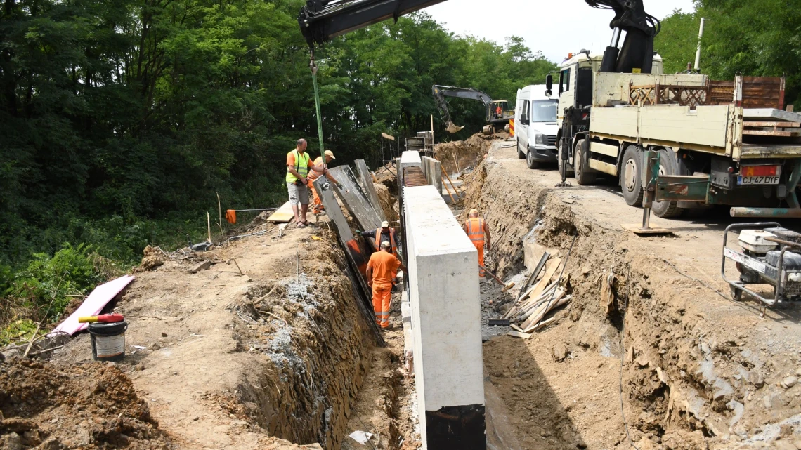 Javában zajlik a DJ 193 jelzésű megyei út korszerűsítése Szatmárnémeti és Barlafalu között!